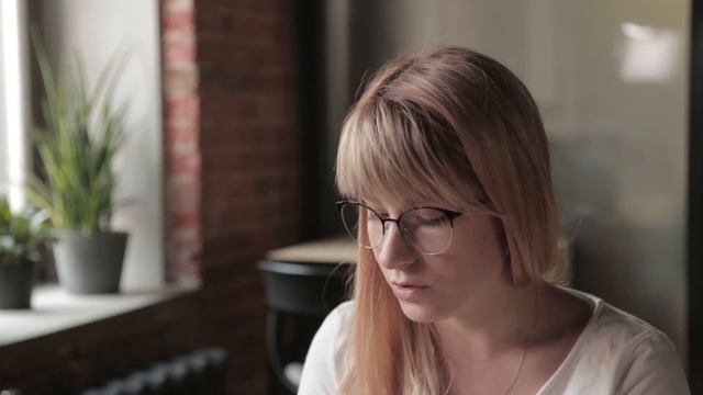 Стихотворение «Будет время — в тёмном покое…». Читает Мария Плынская смотреть онлайн