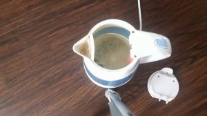 Чистим  чайник от накипи Кока колой (Coca Cola)