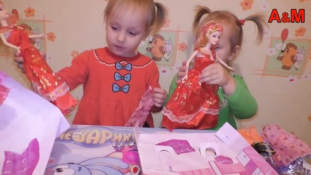 Рождественские подарки Открываем куклу Барби с платьями смотреть онлайн