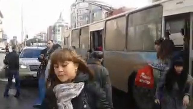 инфинити и троллейбус. смотреть онлайн
