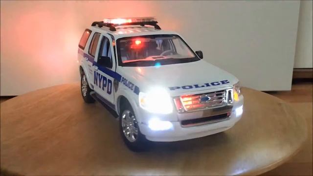 1:18 NYPD Ford Explorer Welly with pattern lights смотреть онлайн