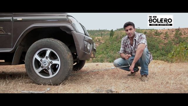 DIY: How to change the tyre of a Mahindra Bolero смотреть онлайн