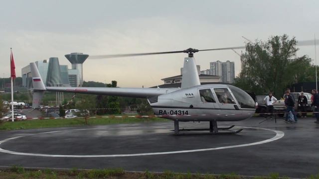 ВЗЛЕТ ВЕРТОЛЕТА R-44 смотреть онлайн