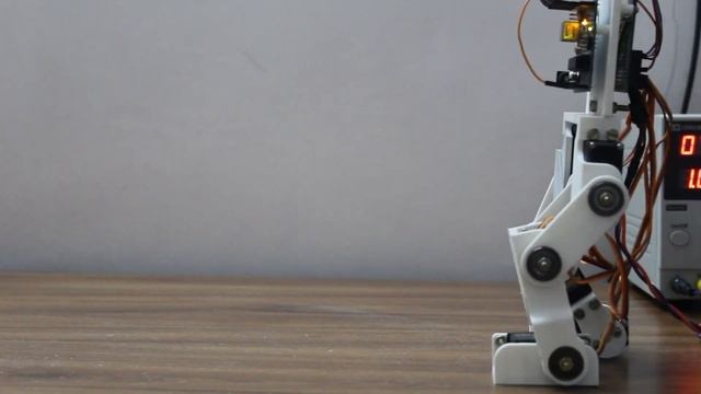 Arduino Controlled Robotic Biped - Test and Demo смотреть онлайн