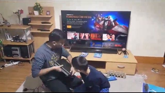 PlayStation 4 PS4 FIFA 19 console and controllers Unboxing Setup смотреть онлайн