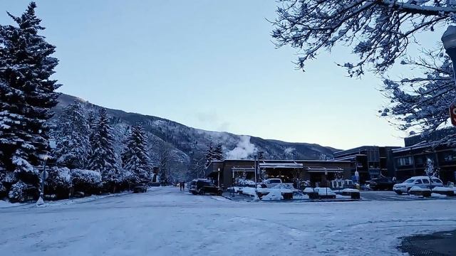 Aspen Colorado sunrise virtual run / cinematic walking tour, see the mountain peaks light up in 4K смотреть онлайн