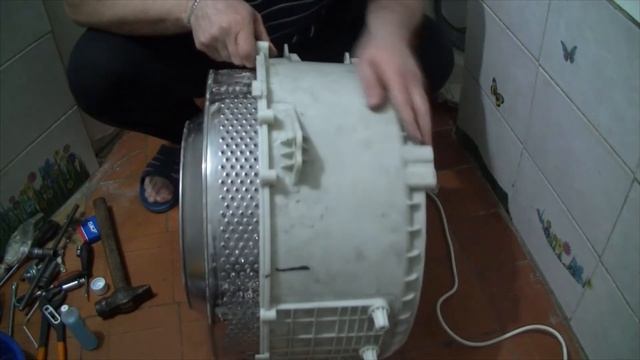 РЕМОНТ СТИРАЛЬНОЙ МАШИНЫ АВТОМАТ СВОИМИ РУКАМИ. СБОРКА ПОДШИПНИКОВ. КИТАЙЧОНОК СНОВА В ДЕЛЕ. смотреть онлайн