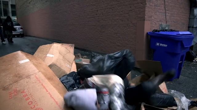 Assassin's Creed's Ezio vs Metal Gear's Solid Snake in Real Life - Ultimate Fan Fights Ep. 4 смотреть онлайн