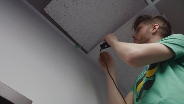 We Made an INVISIBLE VR Gaming Setup! смотреть онлайн