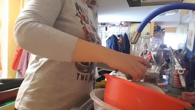 Будни многодетной семьи. Для чего сделали дырки?