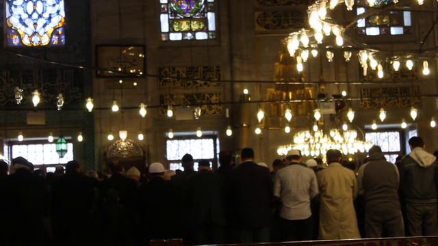 Мечеть у пристани Имуние район Султанахмет, март, 2013. смотреть онлайн