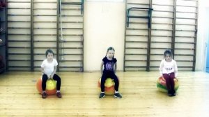 Детский сад "Ладошки". Физкультура в старшей группе. Танец на мячах. Фитбол