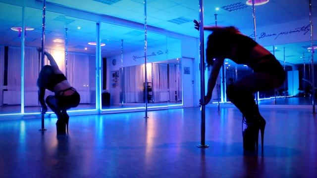 Dynamic Pole Dance Double Routine - Exotic Flips and Drops смотреть онлайн
