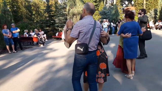Налейте шампанского!!!??Танцы в парке Горького!!! ??Харьков смотреть онлайн
