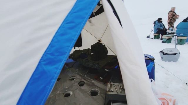 Наш отзыв о палатке СИБФИШЕР КОМФОРТ от компании Сибтермо Расположение лунок в полу для троих смотреть онлайн