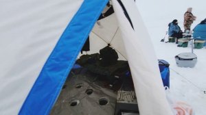 Наш отзыв о палатке СИБФИШЕР КОМФОРТ от компании Сибтермо Расположение лунок в полу для троих