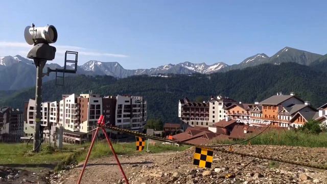 Путешествие маленькой девочки. В горы с ребёнком смотреть онлайн