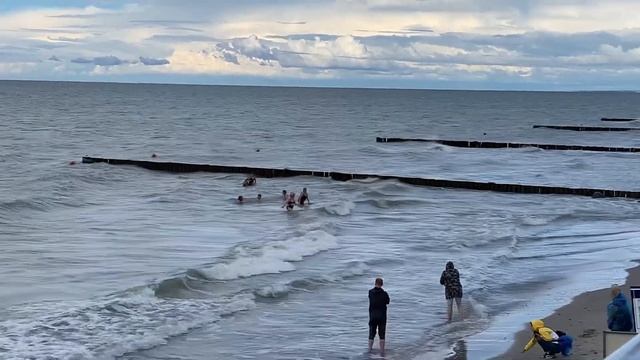 Зеленоградск ? прогулка по набережной 10.07.2022 холодно ?дожди ?+16 смотреть онлайн