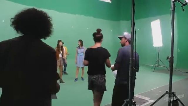 Съемки заставки в сериале Виолетта смотреть онлайн