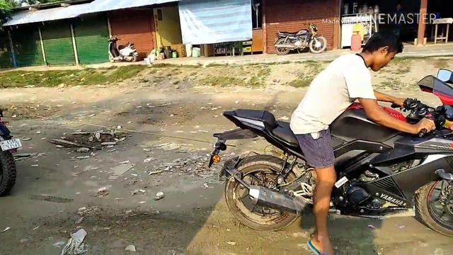 Yamaha R15 v3 vs Royal Enfield Himalaya(rajat via) смотреть онлайн