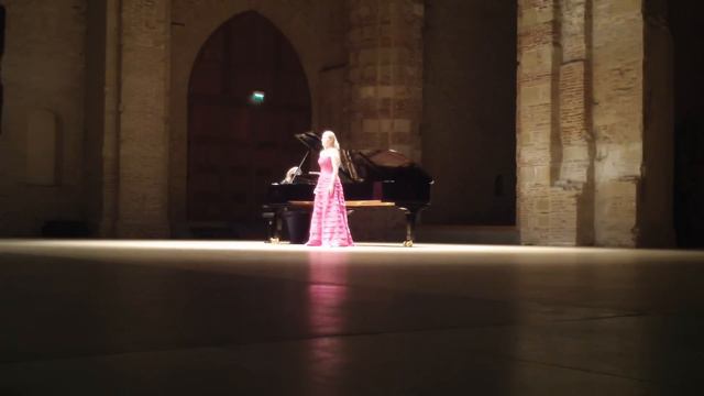 Johanna E Martell sings French Music смотреть онлайн