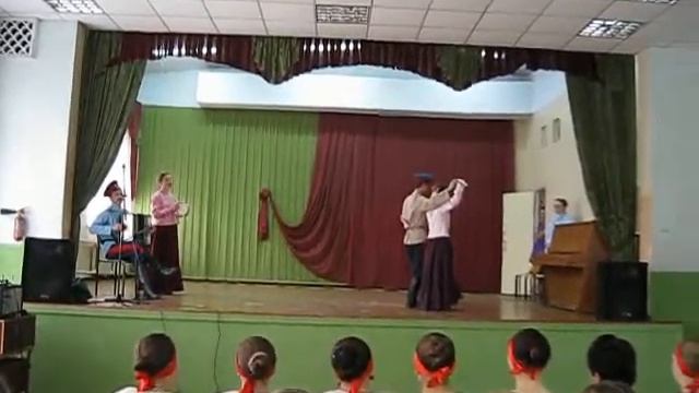 Фольклорный ансамбль "ДОН" в СШ№6, полька, ноябрь 2013 смотреть онлайн