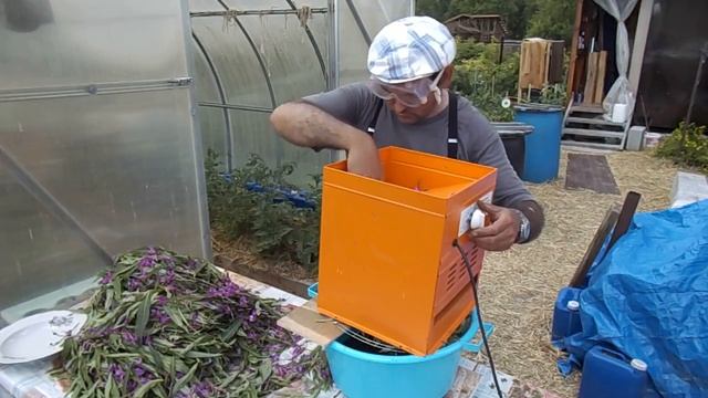 Измельчение Иван-чая на Измельчителе кормов Вихрь ИК 3 в 1 74/2/5 смотреть онлайн