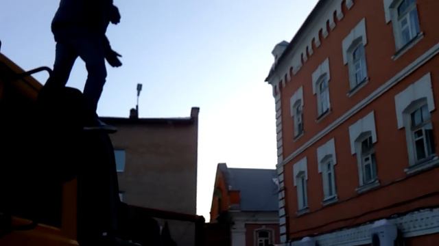 Прыгнул в снег смотреть онлайн