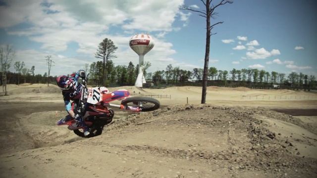 НАРЕЗКА ЛУЧШИХ МОМЕНТОВ ГОНОК МОТОКРОСС || CUTTING THE BEST MOMENTS OF MOTOCROSS RACING смотреть онлайн