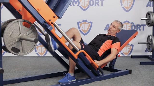 Жим ногами под углом 45° смотреть онлайн