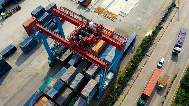 Кран в порту