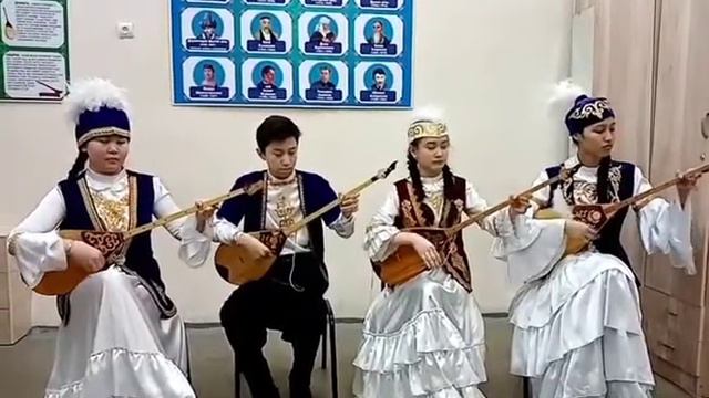 ансамбль домбристов "Карлыгаштар" смотреть онлайн