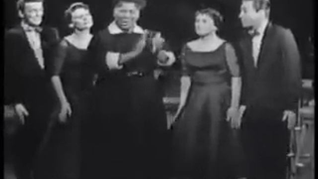 Down By The Riverside-Mahalia Jackson смотреть онлайн