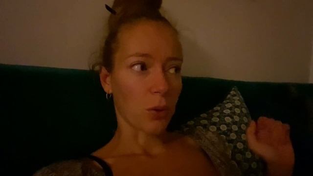 Как приучить собаку спать отдельно. Дневник выселения собаки из кровати #amydog смотреть онлайн