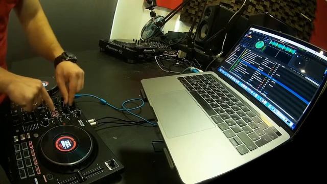 Вебинар. Действительно ли Numark Mixtrack Platinum FX и Pro FX – лучшие контроллеры для начинающих. смотреть онлайн