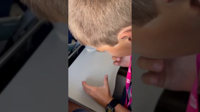 Broken tray tables are the best смотреть онлайн