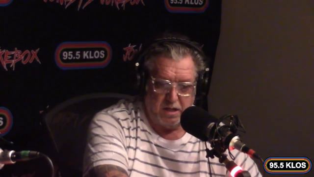 Chris Shiflett in-studio Jonesy's Jukebox смотреть онлайн