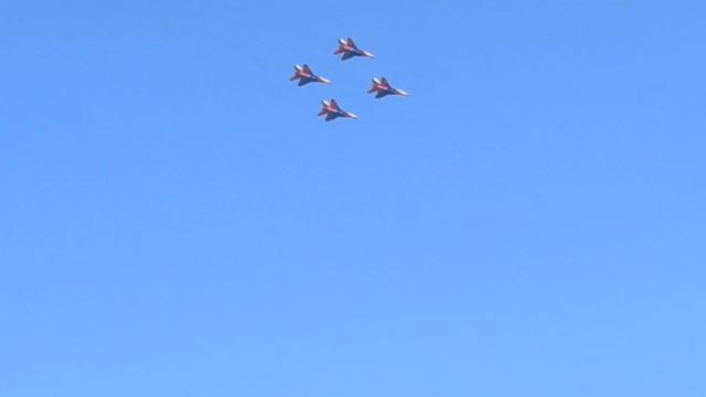 Пилотажная группа Стрижи, в Нижнем Новгороде (14.08.2021) смотреть онлайн