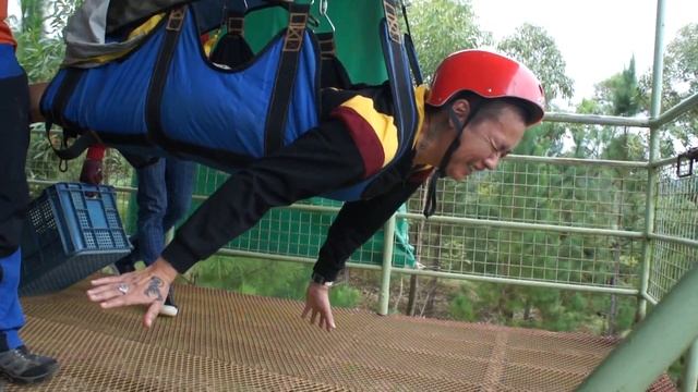 Longest Zipline in Asia: Dahilayan, Bukidnon смотреть онлайн