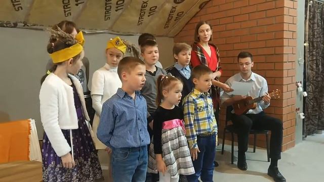 Яркая звездочка на небе горит - дети Воскресной Школы на Рождество смотреть онлайн