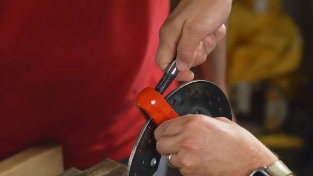 The $5.68 Hardware That Easily Defeats Motorcycle Locks (with LockPickingLawyer) смотреть онлайн