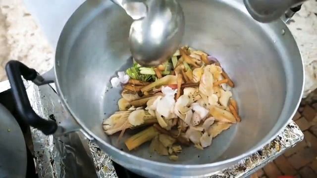 Тайская Кулинария - Курица Кокос Суп Бангкок Таиланд смотреть онлайн
