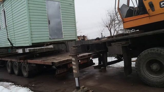 Погрузка краном строитльного 9 метрового вагончика. Виталий смотри смотреть онлайн