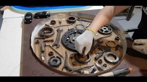 Стол из эпоксидной смолы и автомобильных  запчастей.  #слэб #столрека #epoxyresin #diy #table