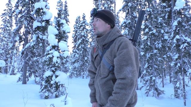 ВЫБИЛСЯ ИЗ СИЛ! СНЕГ НЕ ДЕРЖИТ ЛЫЖИ! ЕЛЕ ПРИШЁЛ К СНЕГОХОДУ / ОХОТА НА БОРОВУЮ ДИЧЬ В ГЛУХОЗИМЬЕ. смотреть онлайн