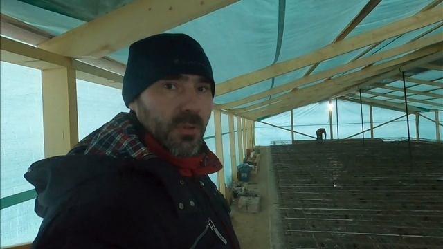 День 22. Расстановка и принцип расположения "лягушек" на арматуре. Вязка верхней карты каркаса. смотреть онлайн