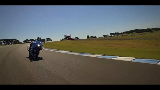 Test: Suzuki GSX-R1000 2017 in Phillip Island by Motorradmagazin смотреть онлайн