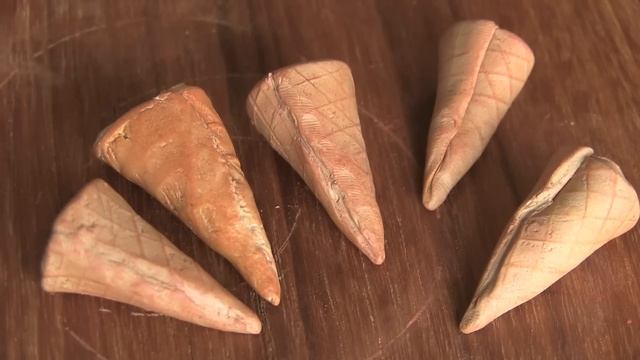 ICE CREAM CONE - Polymer Clay Charm - How To | SoCraftastic