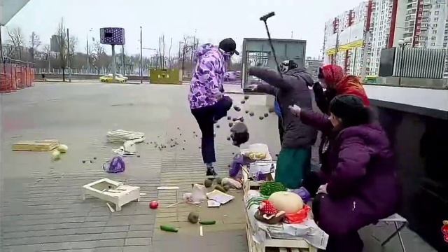 плохой парень сломал прилавки бабушкам смотреть онлайн