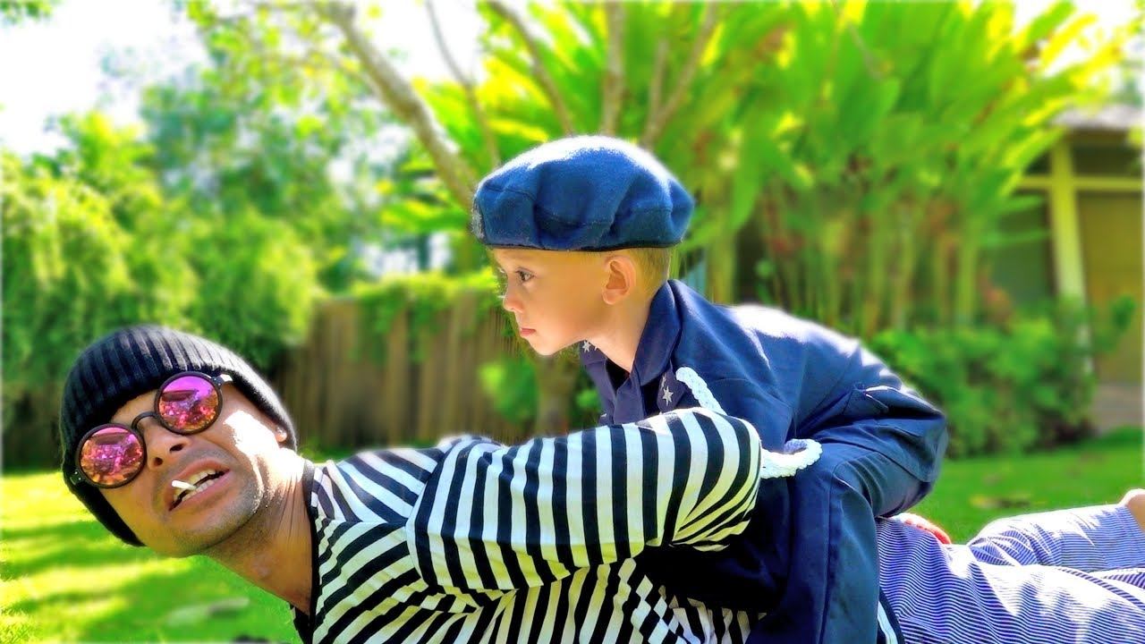 Полицейский Марк Ловит Воришку смотреть онлайн